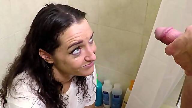 MILF Peeing Facial Finish