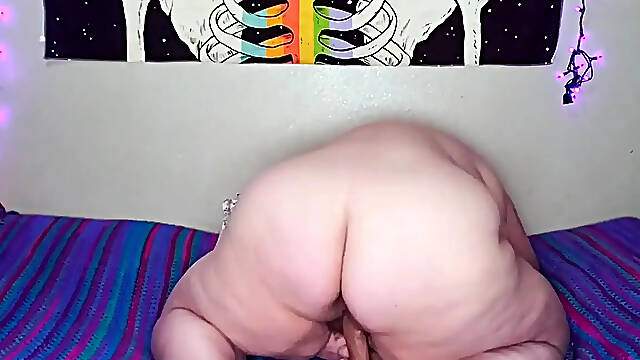 Chubby girl begs for breeding and cums solo