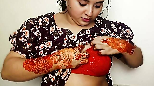 Bangladeshi beauty Nadiya gets her milk squeezed