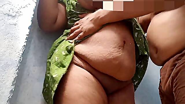 Tamil wife plumbing and deepthroating in douche