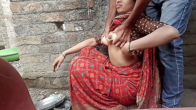BARTUN DHO RAHI BHABHI KE MUH ME LUND DE DIYA OUR blowjob KARVAYA - ample boobs